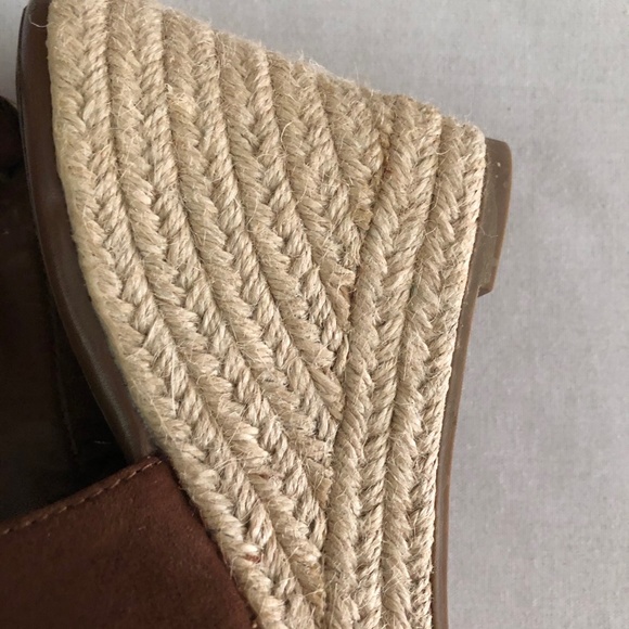 American Eagle Fringe Booties Wedges. Brown Size 7 NWOT - Picture 7 of 9